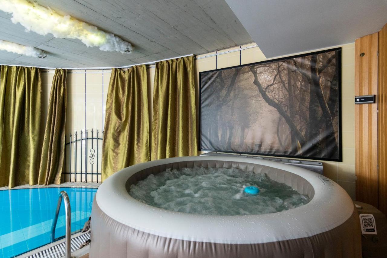 Unique With Private Pool, Cinema, Apartment *