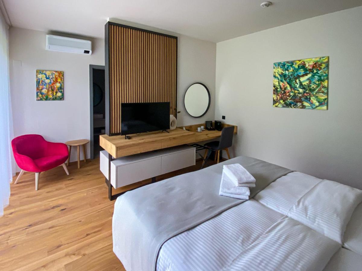 Vista & Club Otel 4*
