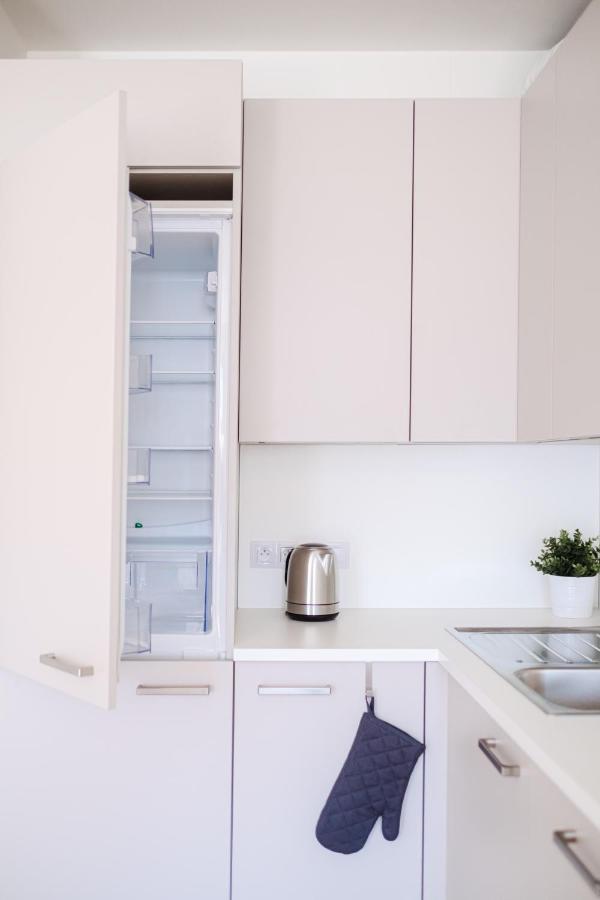 Newly Built In Vibrant Neighbourhood Praga