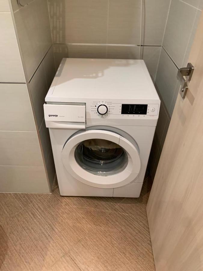 Appartement Garden Tower - 8 Min Do Centra, Garaz *
