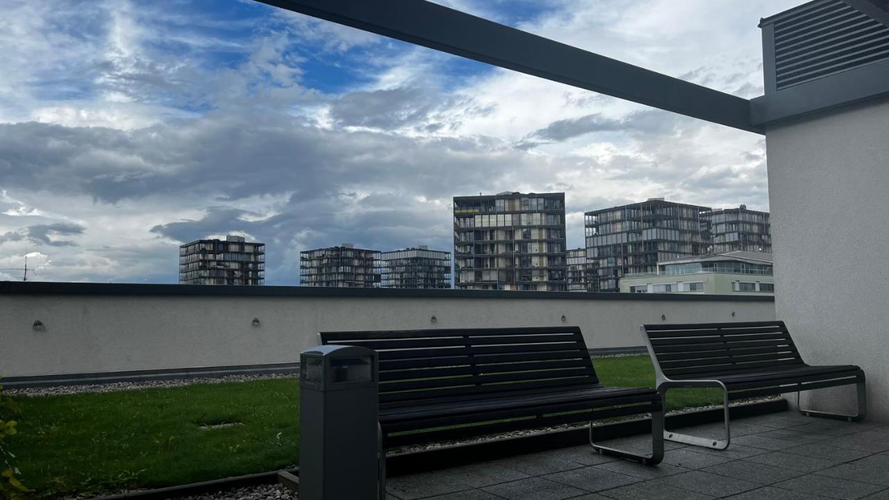 Garden Tower - 8 Min Do Centra, Garaz Appartement