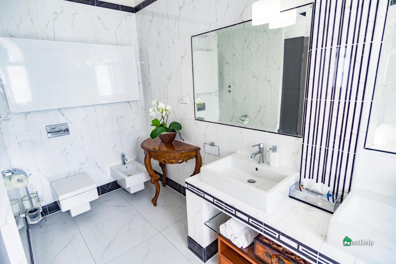 Historic Center With Hot-tub, Terrace And Garden Villa Prague