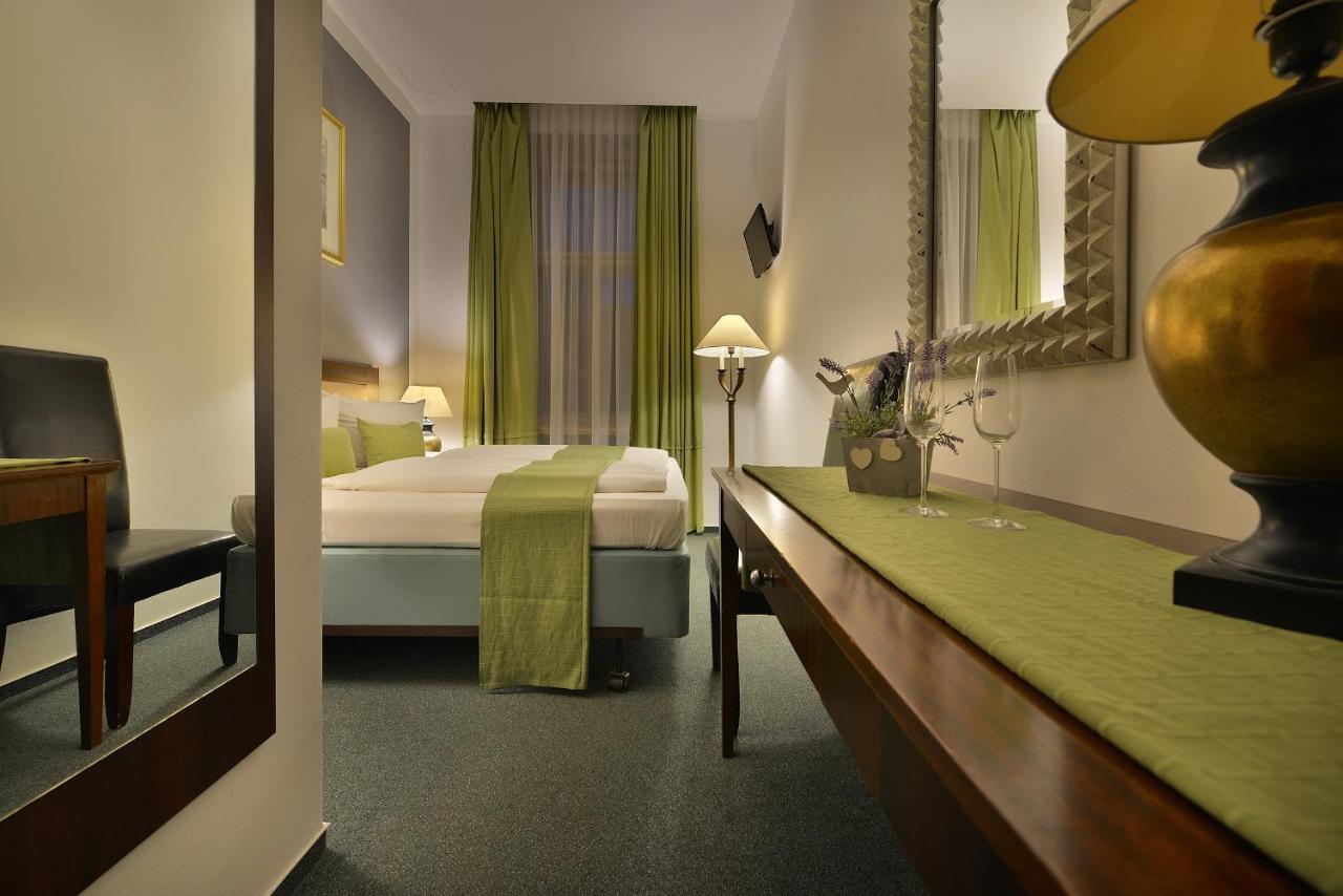 Hotel Season Three Stars Prague