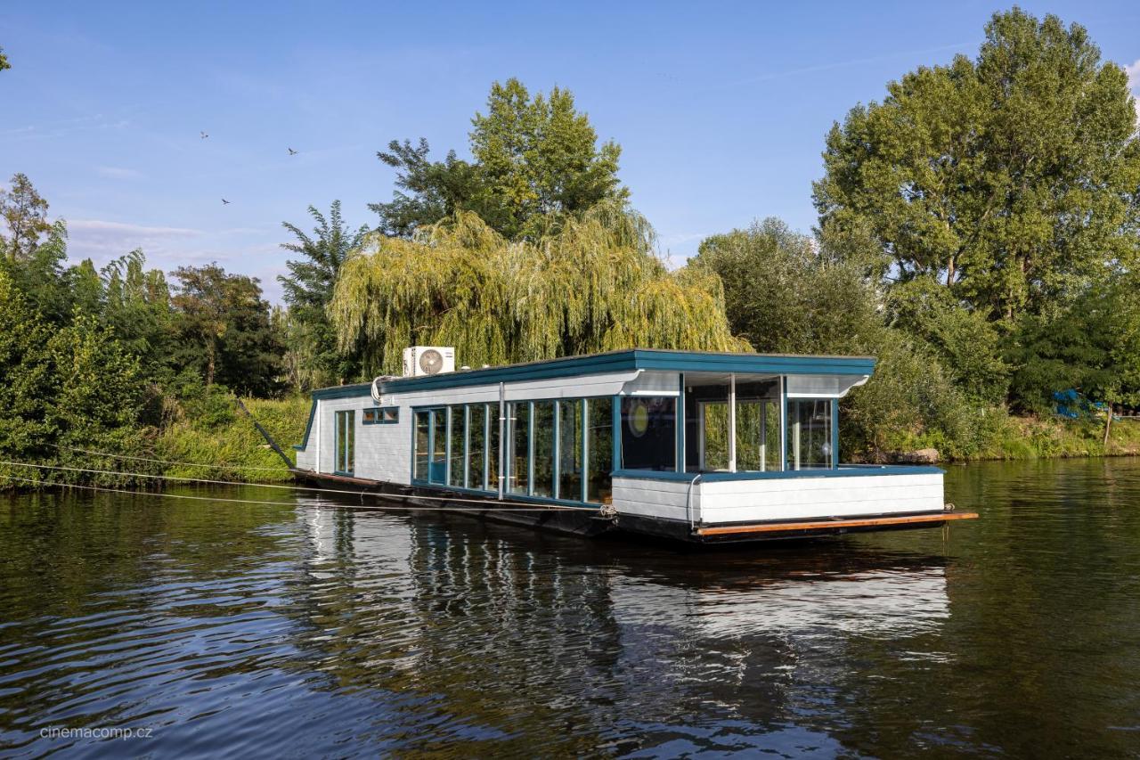 Houseboat - Place In Tekne Prag