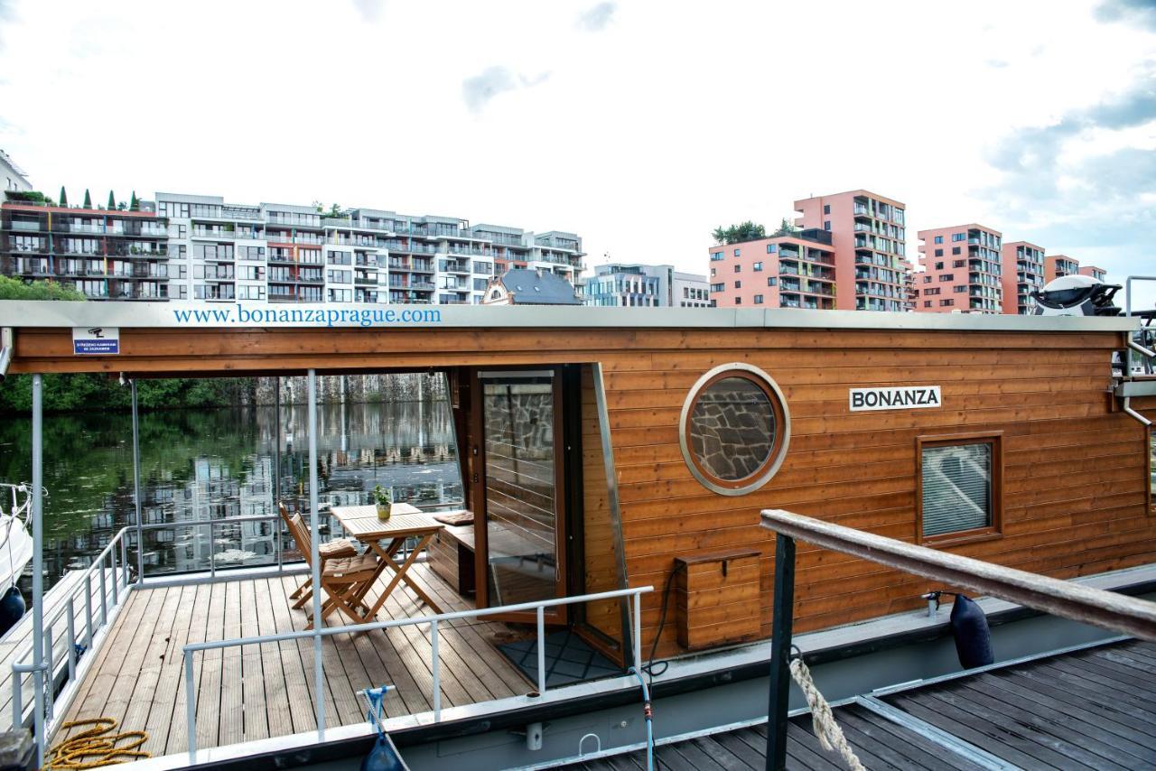 Houseboat Bonanza * Praga