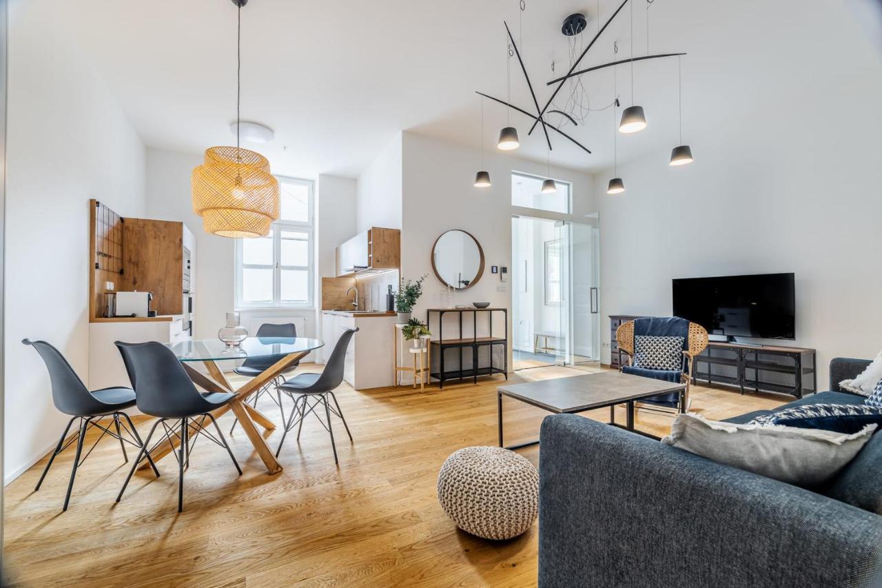 Luxury Located In Nove Mesto In The Centre Of Apartamento *