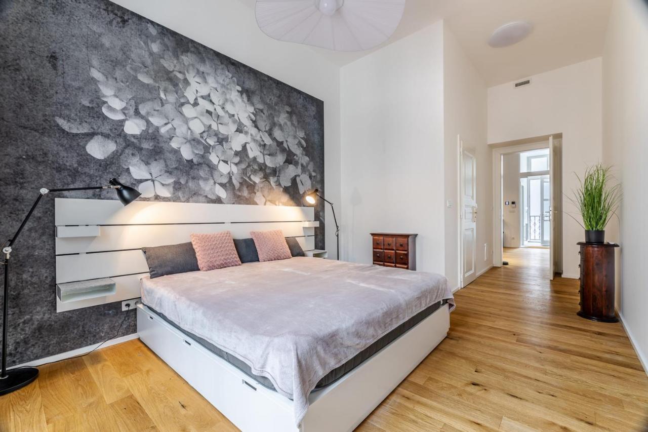 Luxury Located In Nove Mesto In The Centre Of Apartamento *