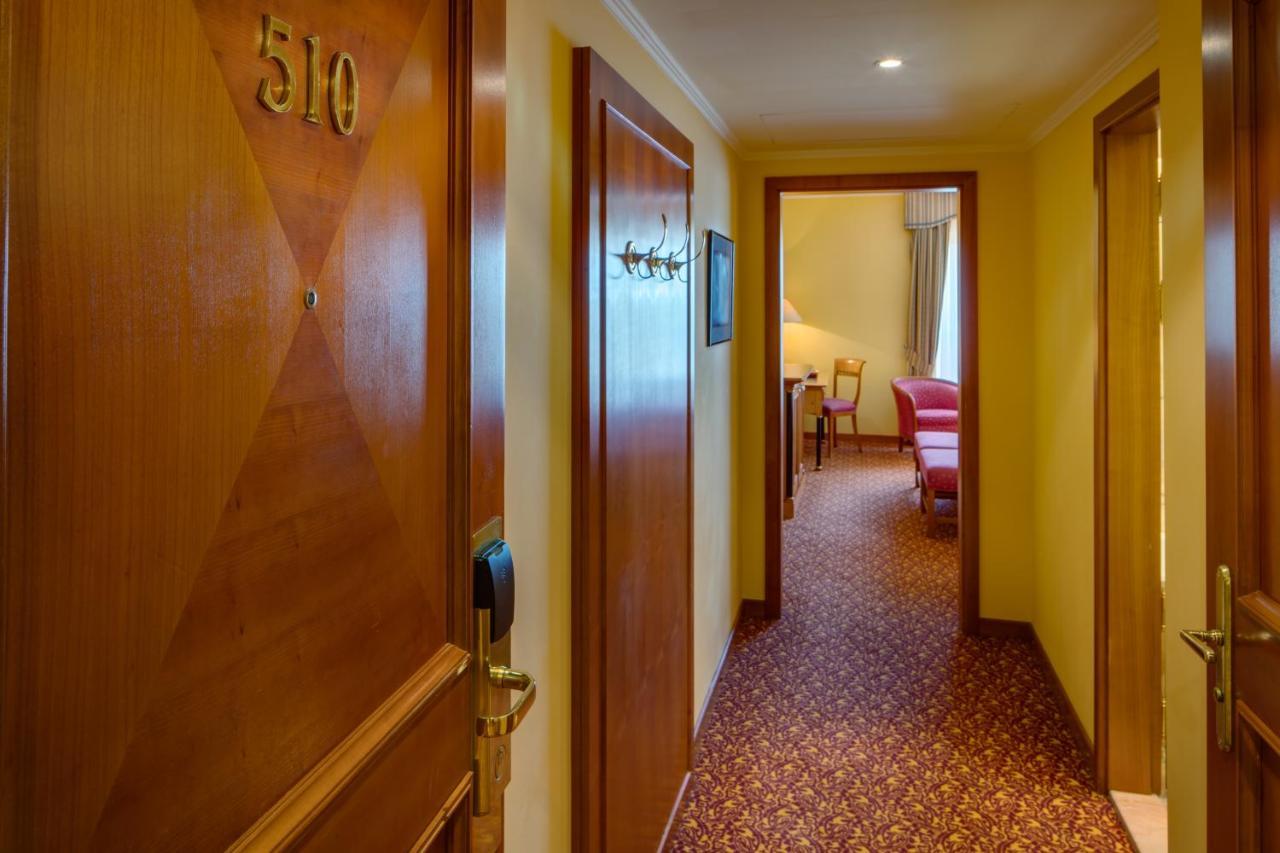 Hotel Savoy