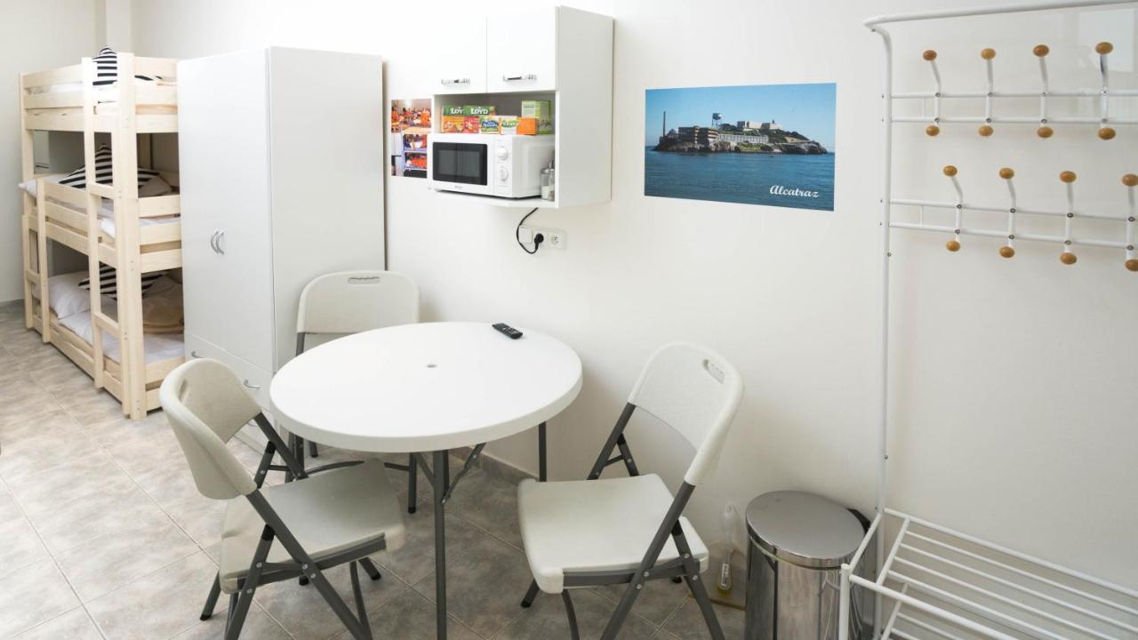 Appartement Prison - Get Locked Up In Centre Of *