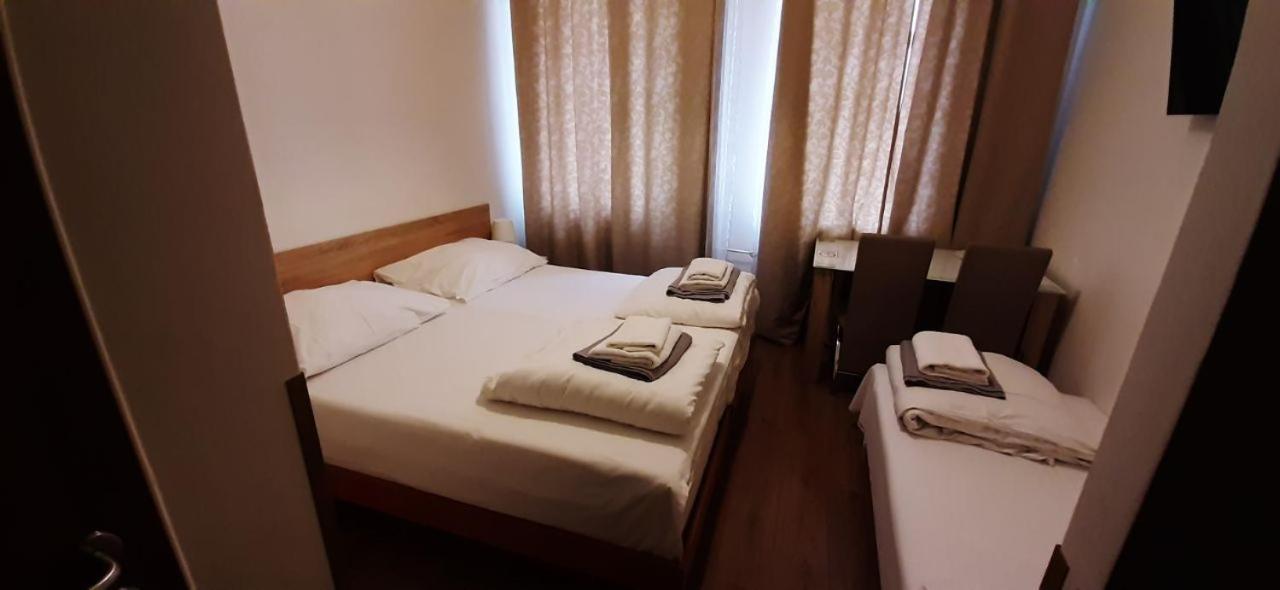 Otel Gallery Sis Prag