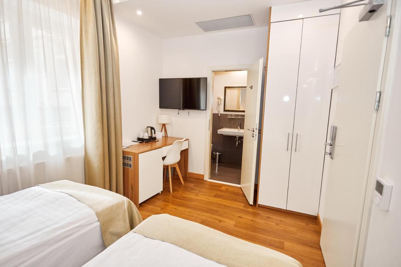 Hotel Garden Court 4*