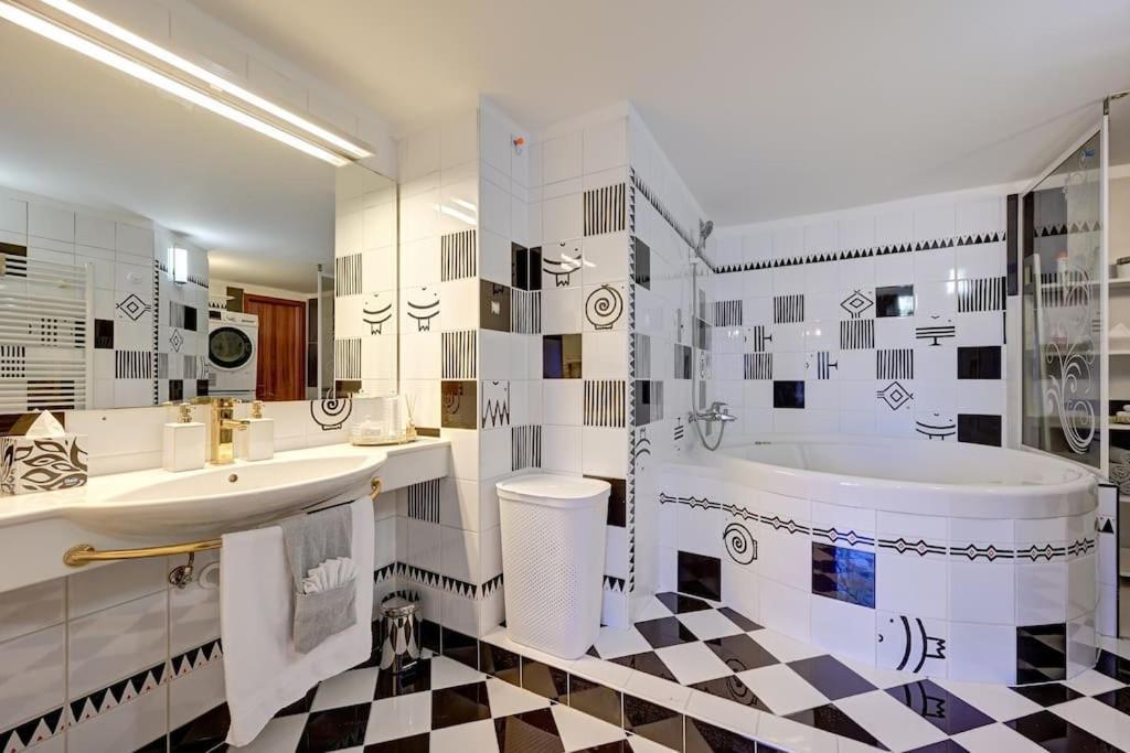 Apartment Velky 3-loznicovy Byt 8 Karlin Prag
