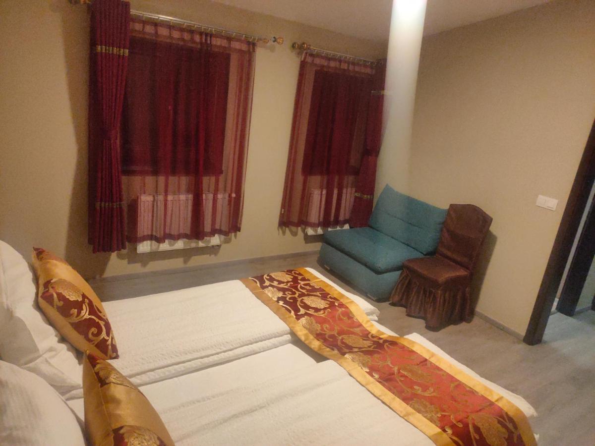 Sun-house Pension&restaurant -parkingfree- Hotel Praga