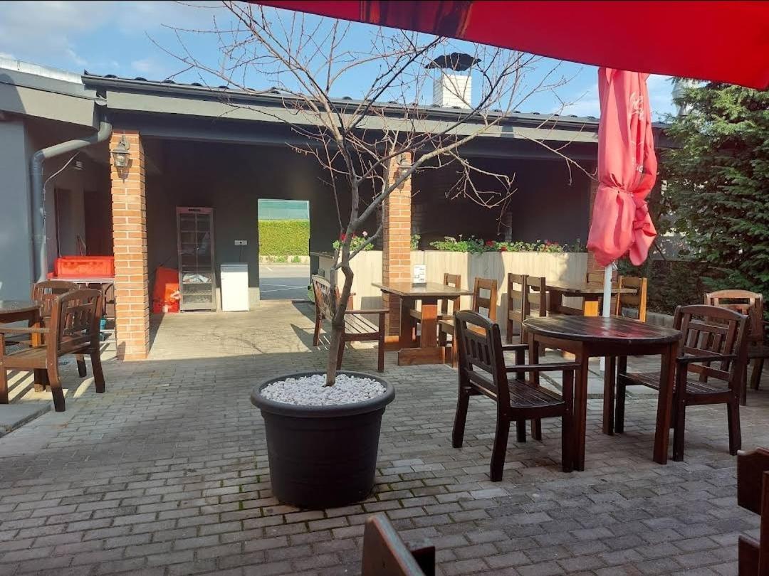 Sun-house Pension&restaurant -parkingfree- Hotel Praga