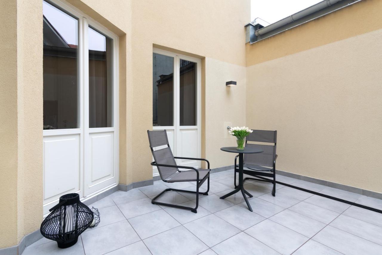 Kinsky Garden And By Dwellfort Aparthotel Prague
