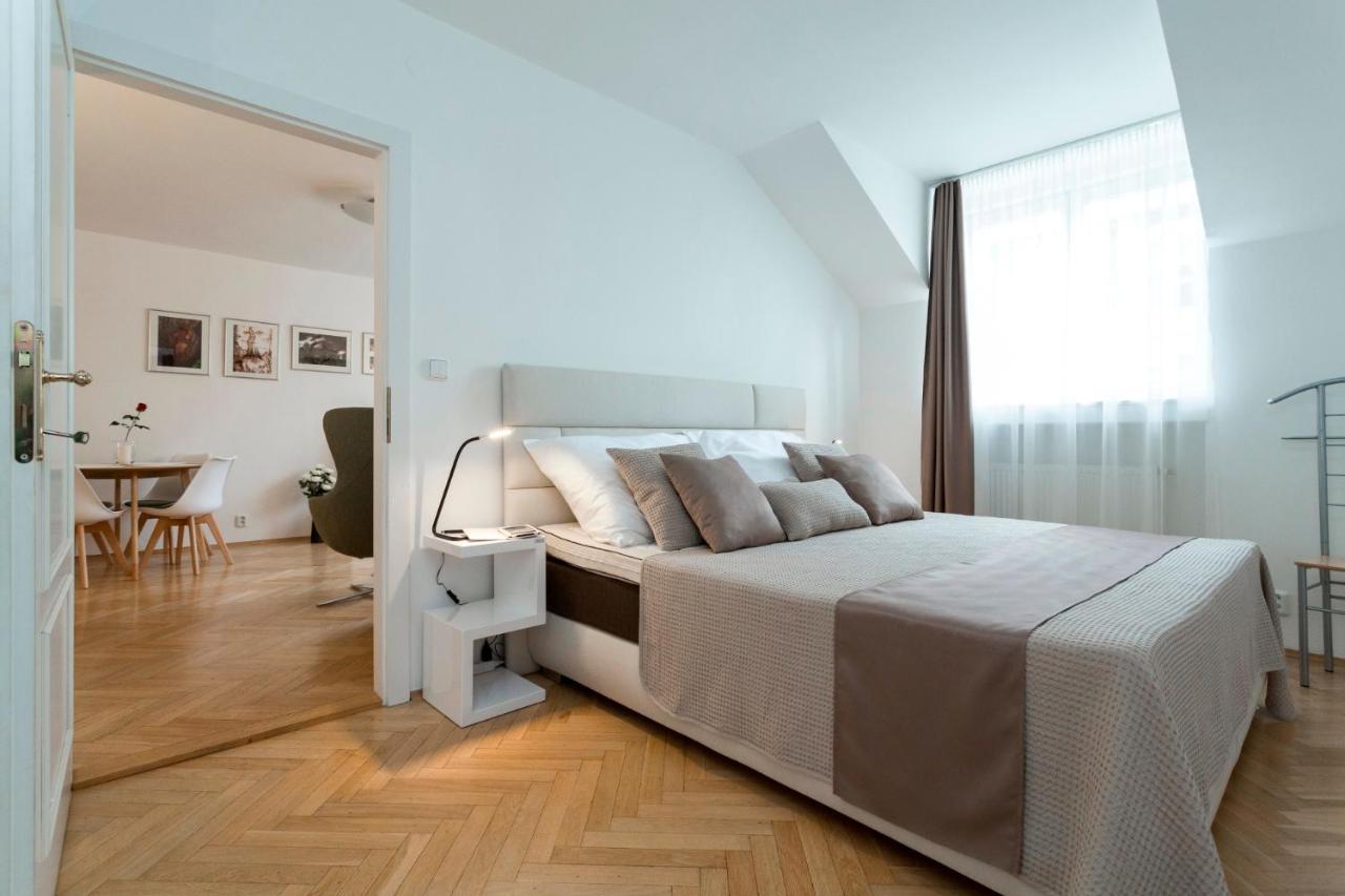 Days - Modern - New Town Apartment *