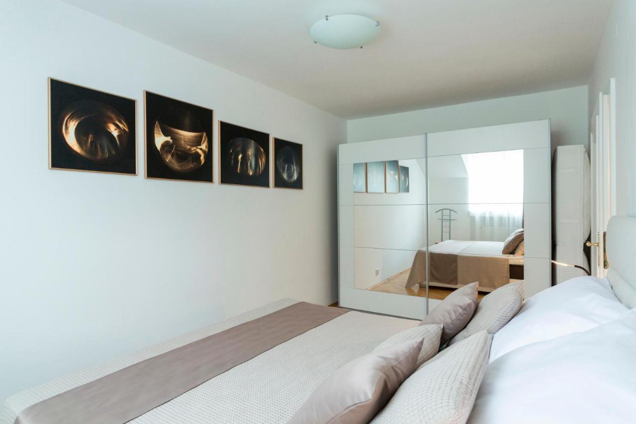 Apartment Days - Modern - New Town