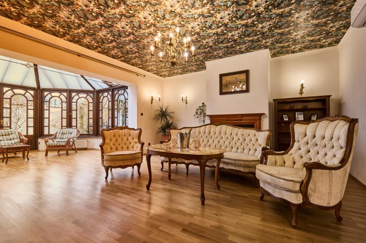 Villa *the Little Castle* With Heated Pool And Sauna Prague