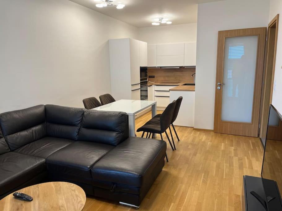 Apartamento Holesovice,balkon,garaz