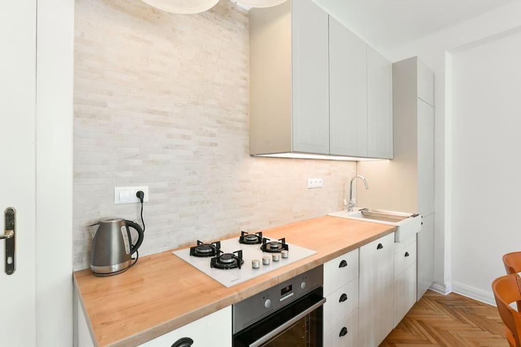 Luxury 3bedrs 2baths By Old Town Square * Prag