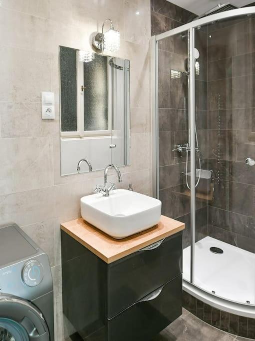Apartment Luxury 3bedrs 2baths By Old Town Square Prag