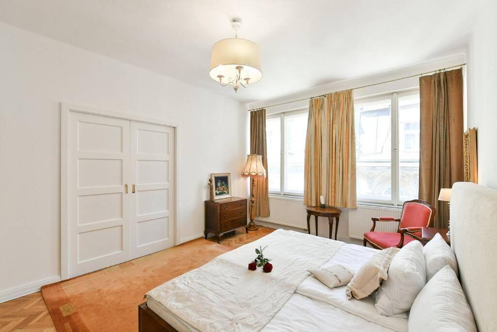 Luxury 3bedrs 2baths By Old Town Square *
