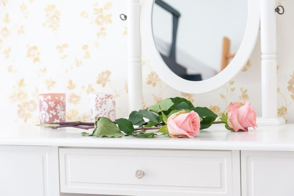 Luxury 3bedrs 2baths By Old Town Square Apartment
