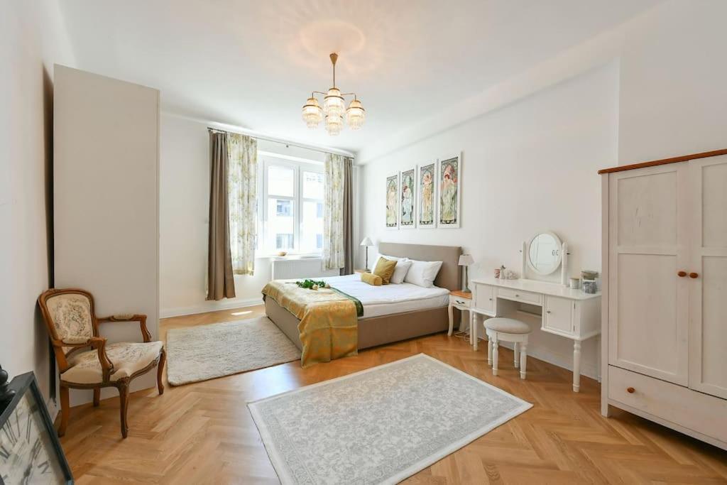 Luxury 3bedrs 2baths By Old Town Square Prag