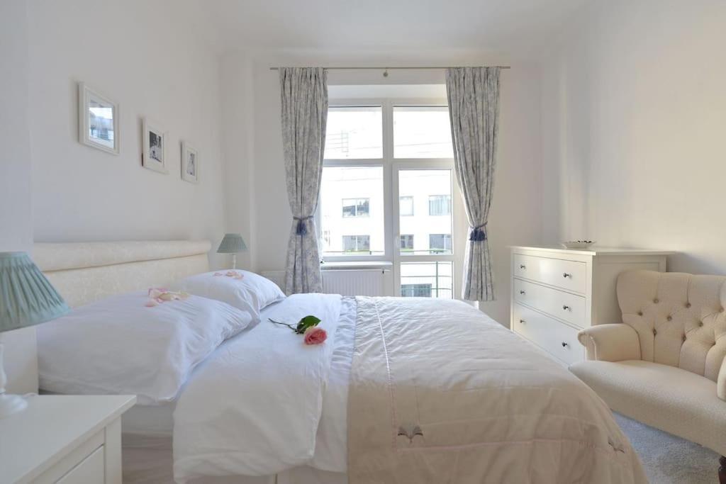 Apartment Luxury 3bedrs 2baths By Old Town Square