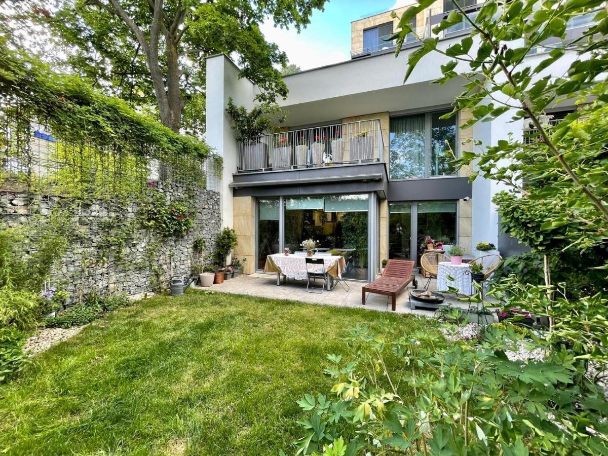 Romantic Stay Overlooking Prague Homestay *