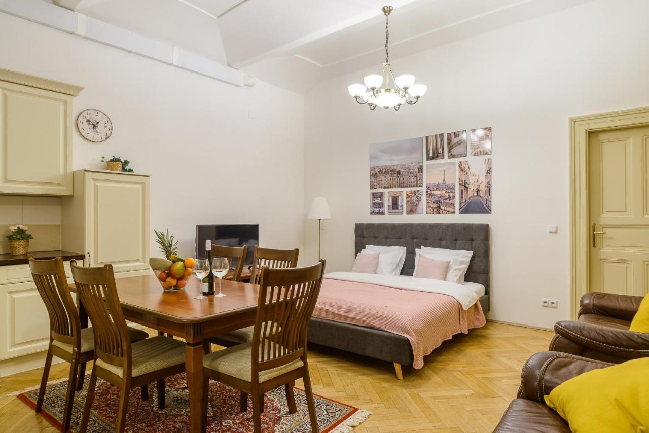 Superior Near Dlouha Street Appartement