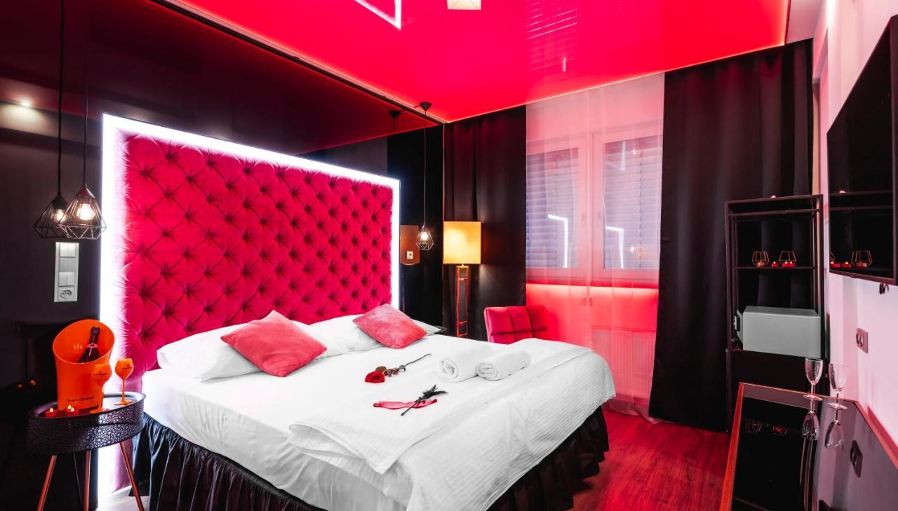 Aura Design & Garden Pool 3* Prague