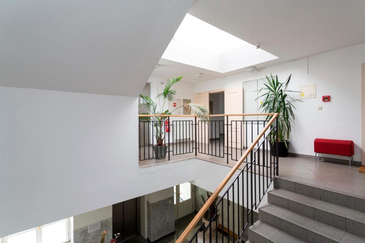 Apartment Days - Modern - New Town