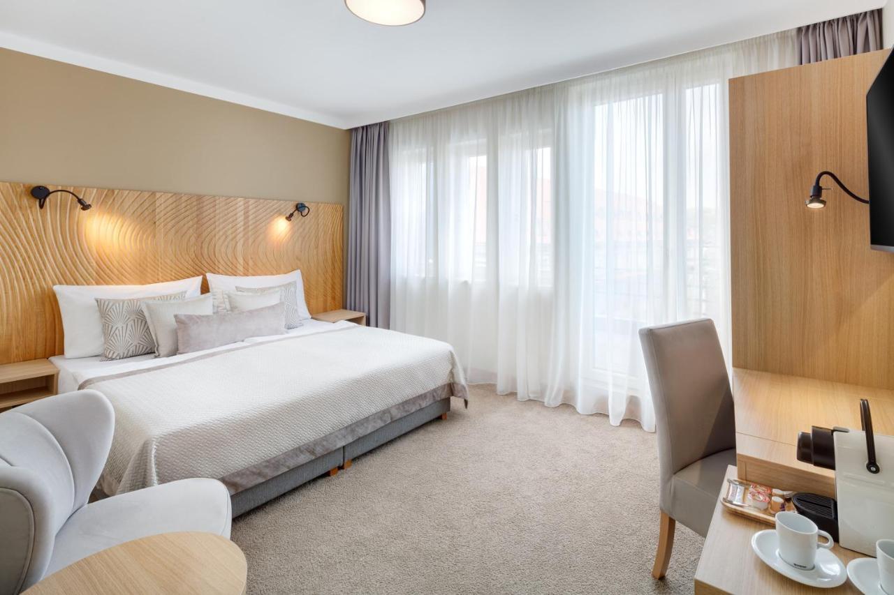 Clement Hotel