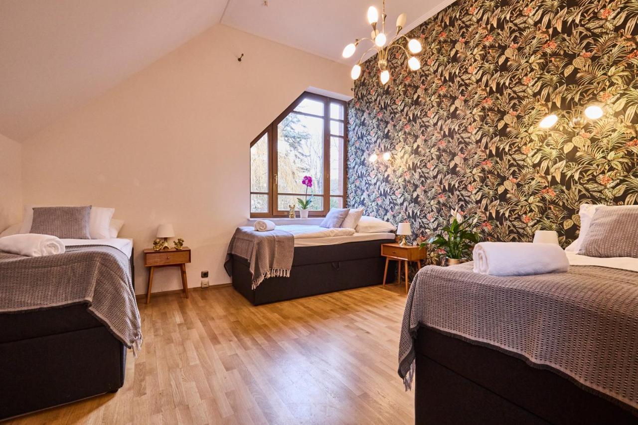 Villa *the Little Castle* With Heated Pool And Sauna Prague