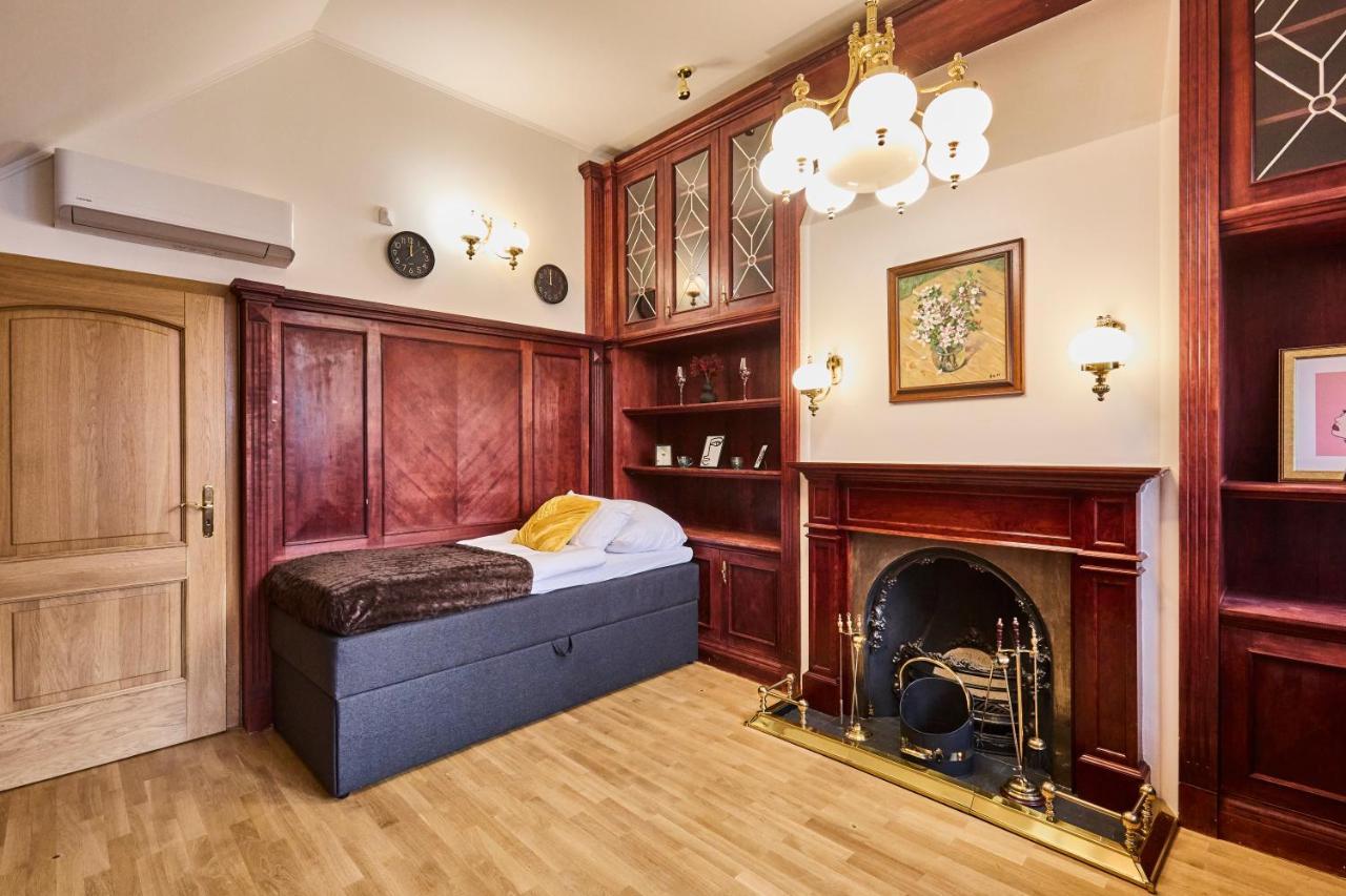 *the Little Castle* With Heated Pool And Sauna * Prague