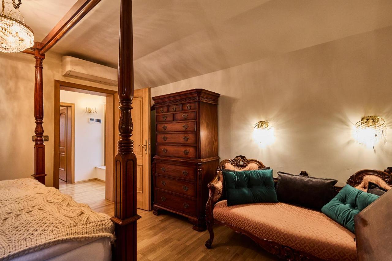 *the Little Castle* With Heated Pool And Sauna Villa