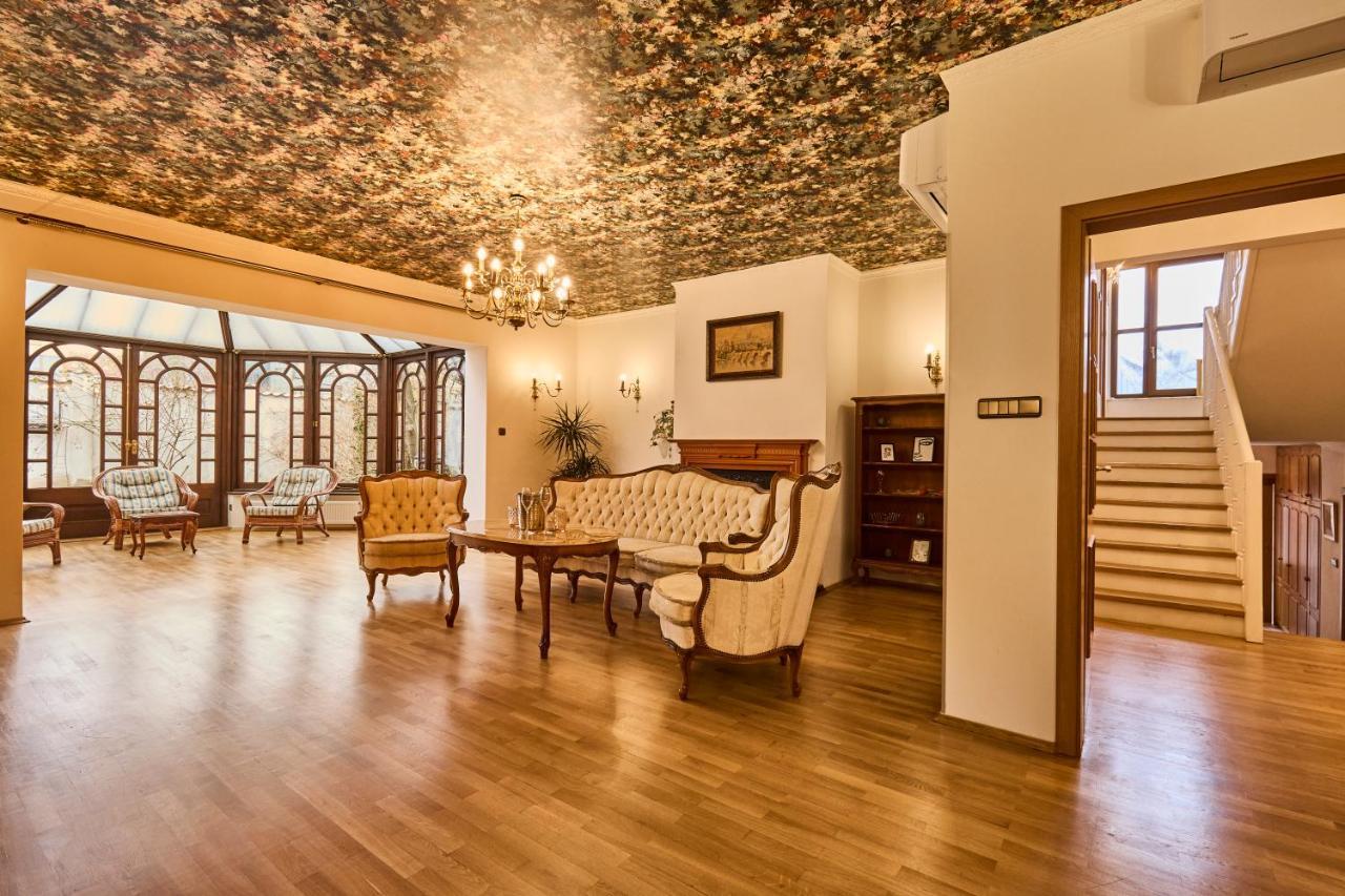 *the Little Castle* With Heated Pool And Sauna Villa *