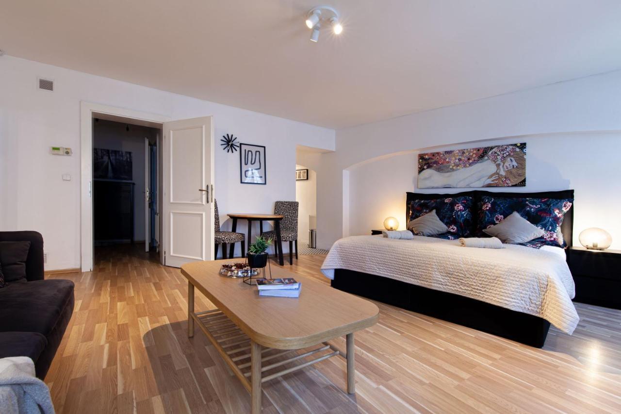 Apartamento Aparts By The Bridge