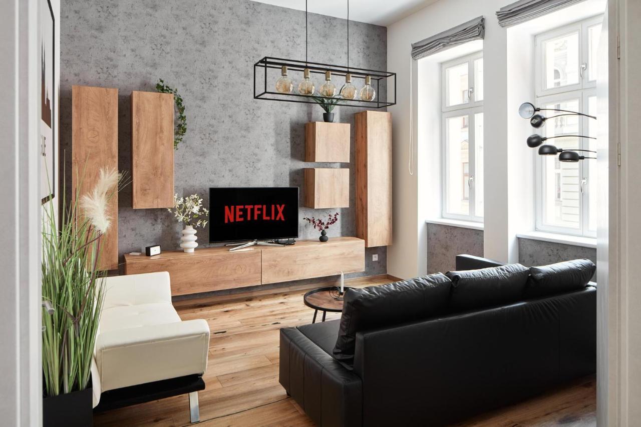 Days - Stylish - Workspace * Prague