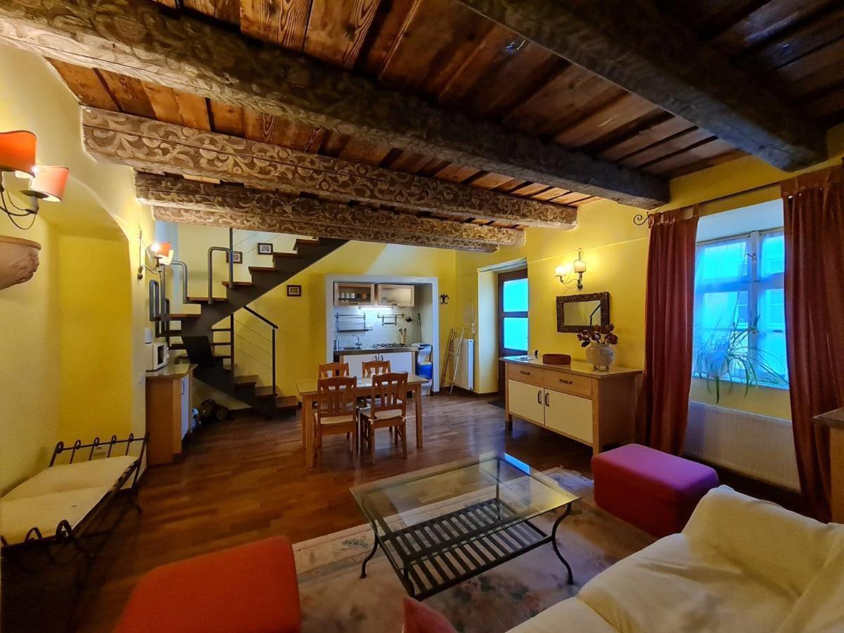 Magic Attic * Prag