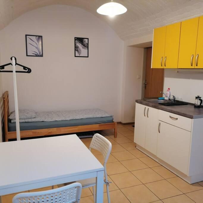 Basement In The City Center!! Apartamento *