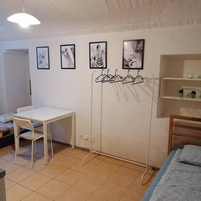 Apartamento Basement In The City Center!! Praga