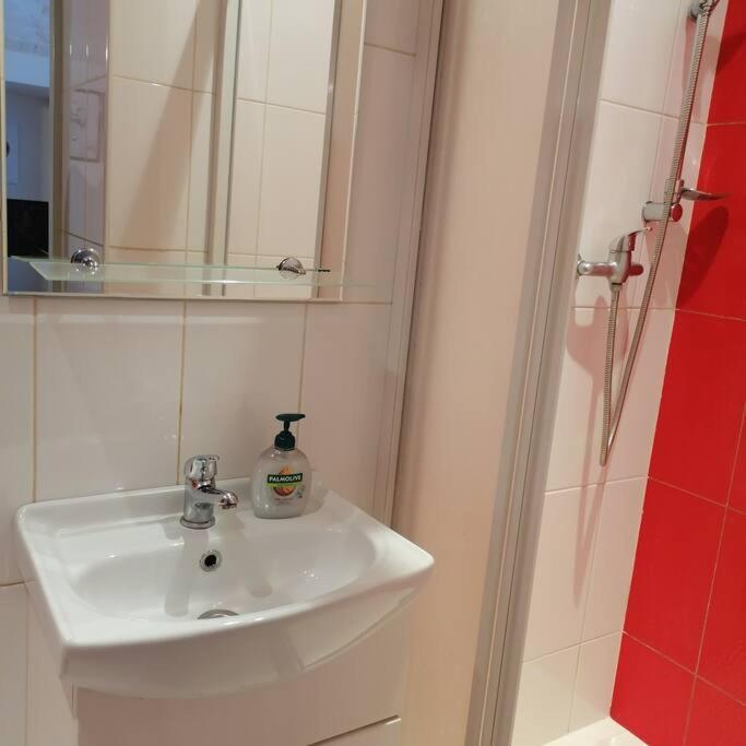 Apartamento Basement In The City Center!! Praga