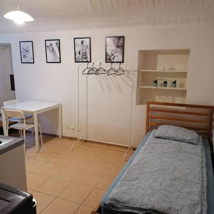 Basement In The City Center!! Apartamento