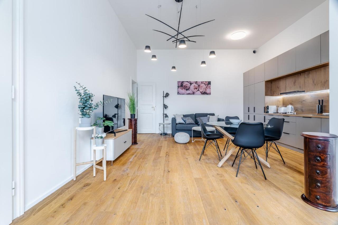 Luxury Located In Nove Mesto In The Centre Of Apartamento