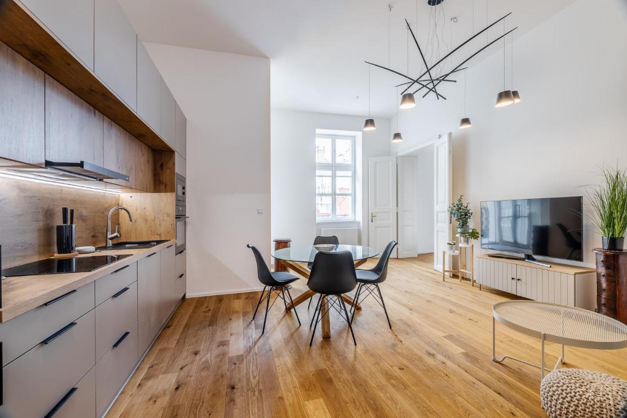 Luxury Located In Nove Mesto In The Centre Of Apartamento *