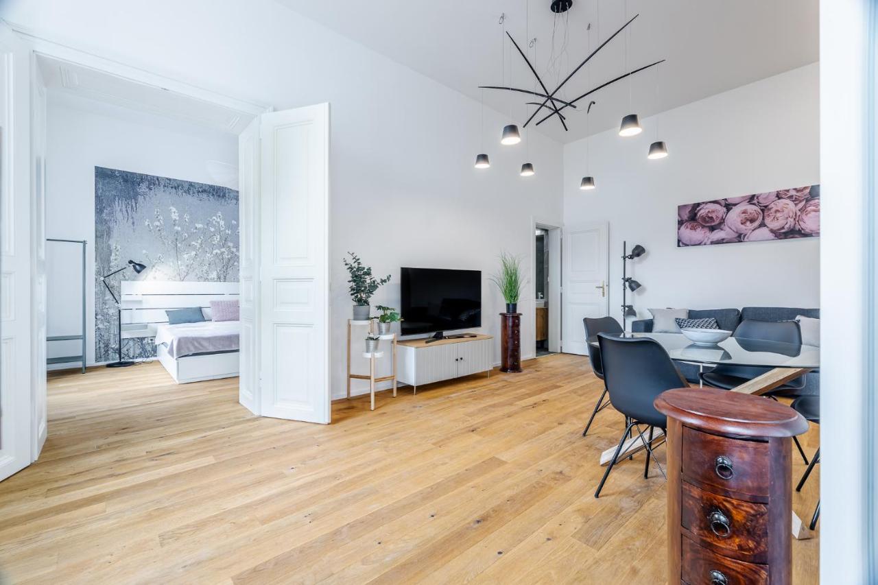 Luxury Located In Nove Mesto In The Centre Of Apartamento