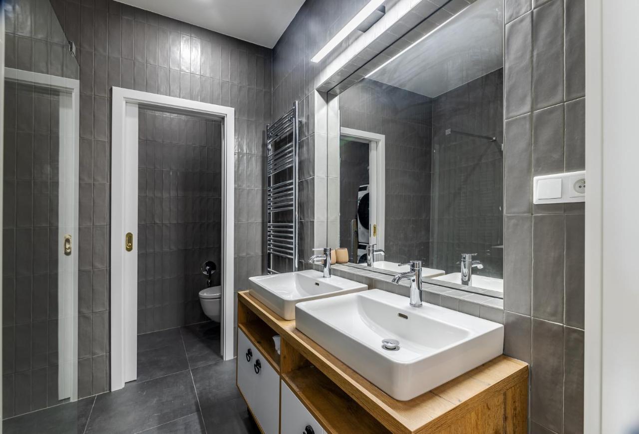 Luxury Located In Nove Mesto In The Centre Of Apartamento
