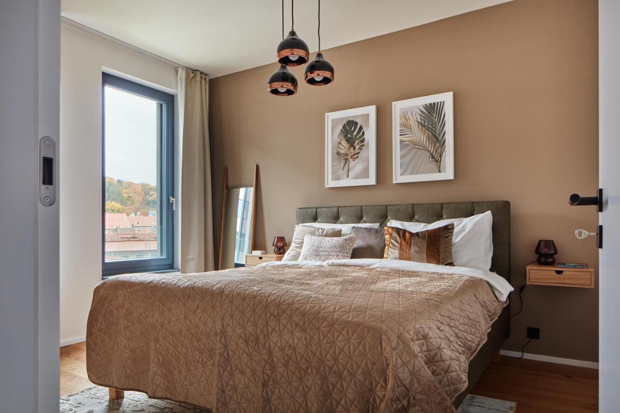 Days - Designer Apts - Garage - Terrace - Easy Access * Praga